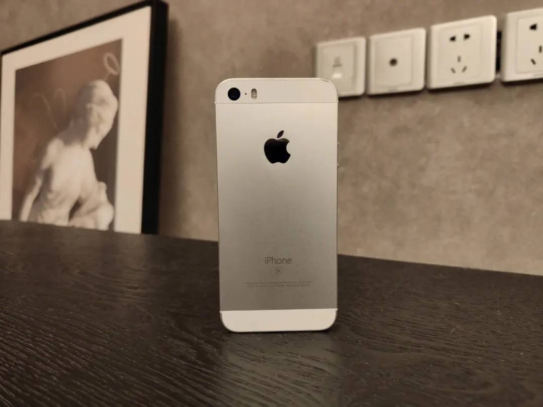 苹果怎么查国版:iPhone官网手机回收价格低 SE或难创辉煌